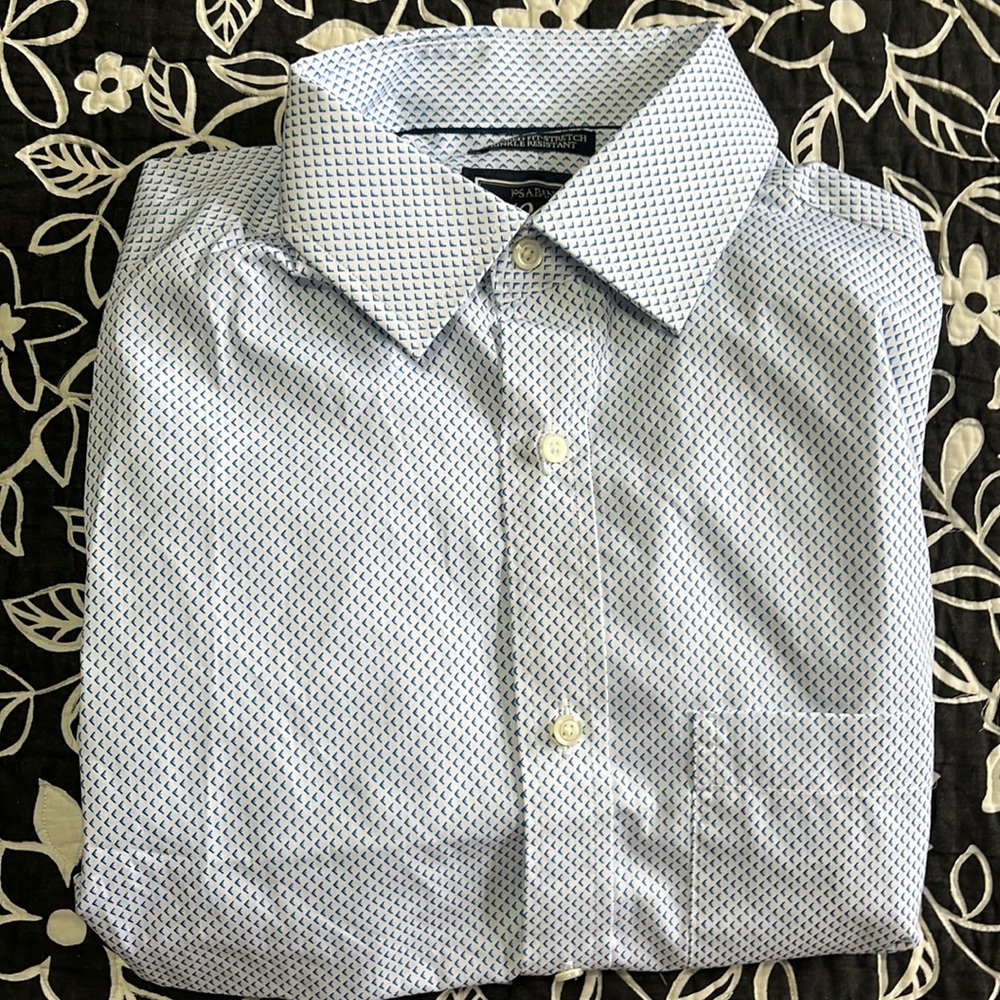 (324)NWOT Mens long sleeve dress shirt by Jos A Bank. Size 15 1/2-35. Blue/white